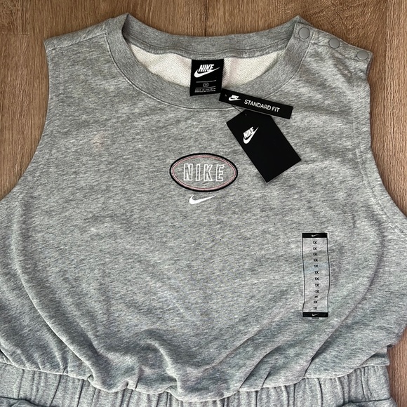 NWT Nike Women’s Sportswear Sleeveless Varsity Romper in Gray Size 1X - Picture 6 of 16
